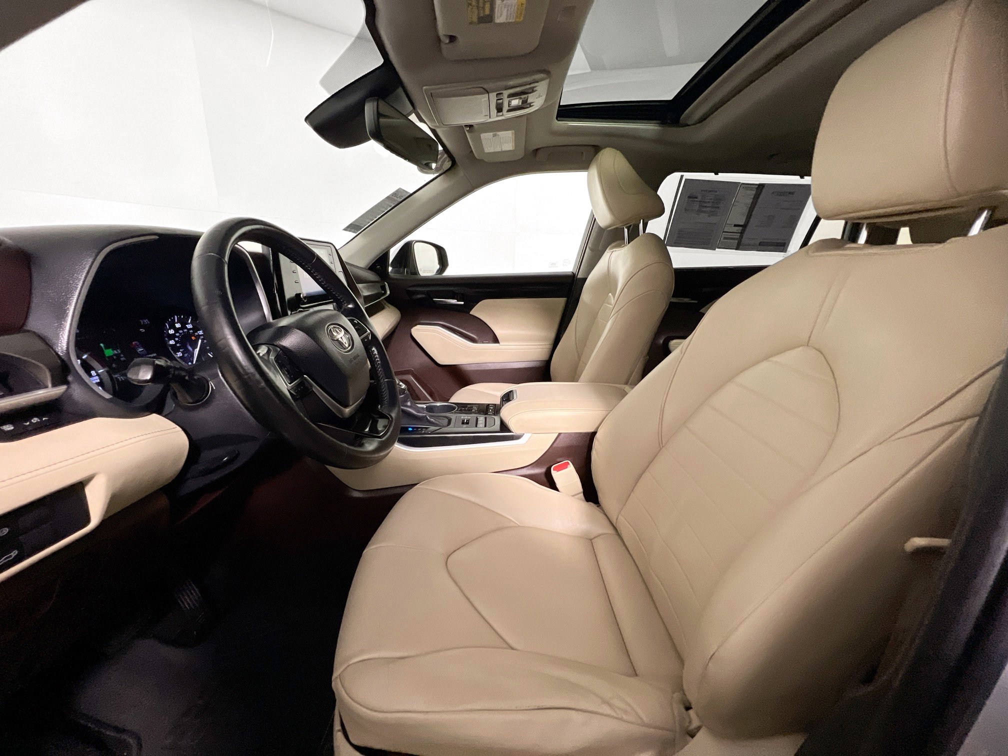 Used 2020 Toyota Highlander XLE image 14