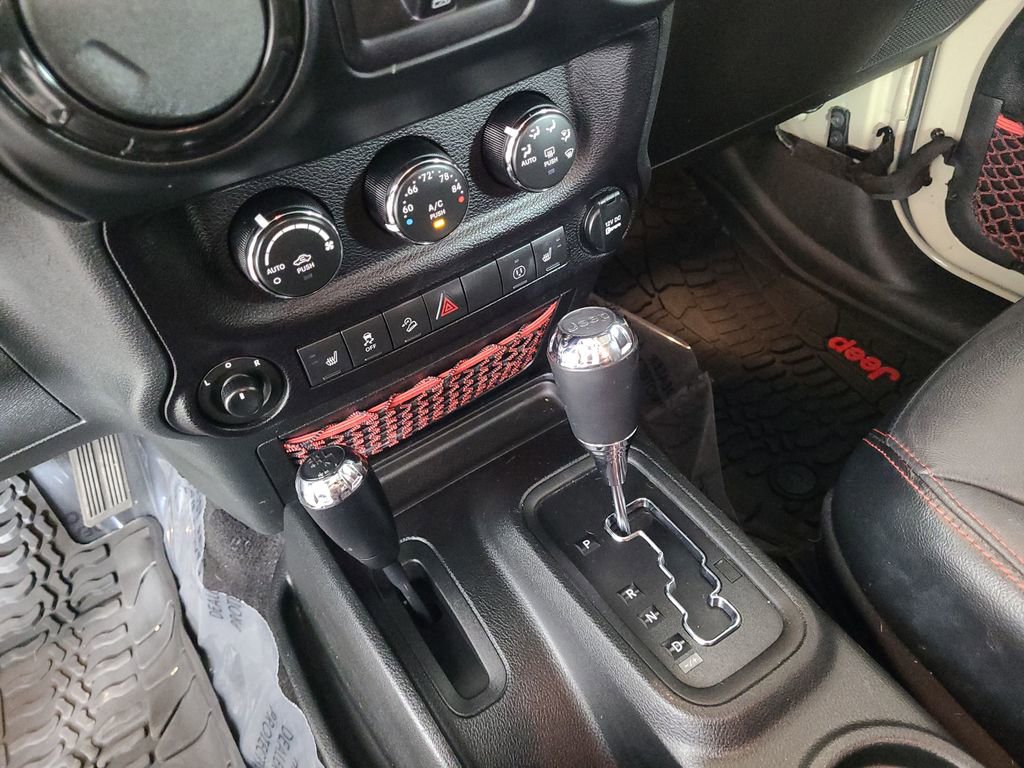 Used 2018 Jeep Wrangler Unlimited Rubicon image 15