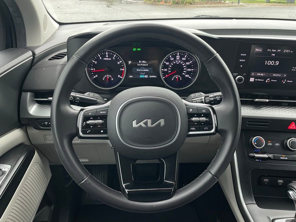 Used 2023 Kia Carnival LX FWD image 14