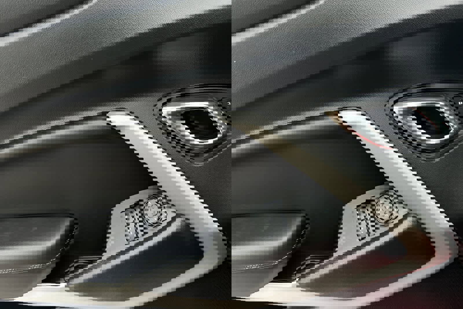 Used 2019 Chevrolet Camaro LT image 13