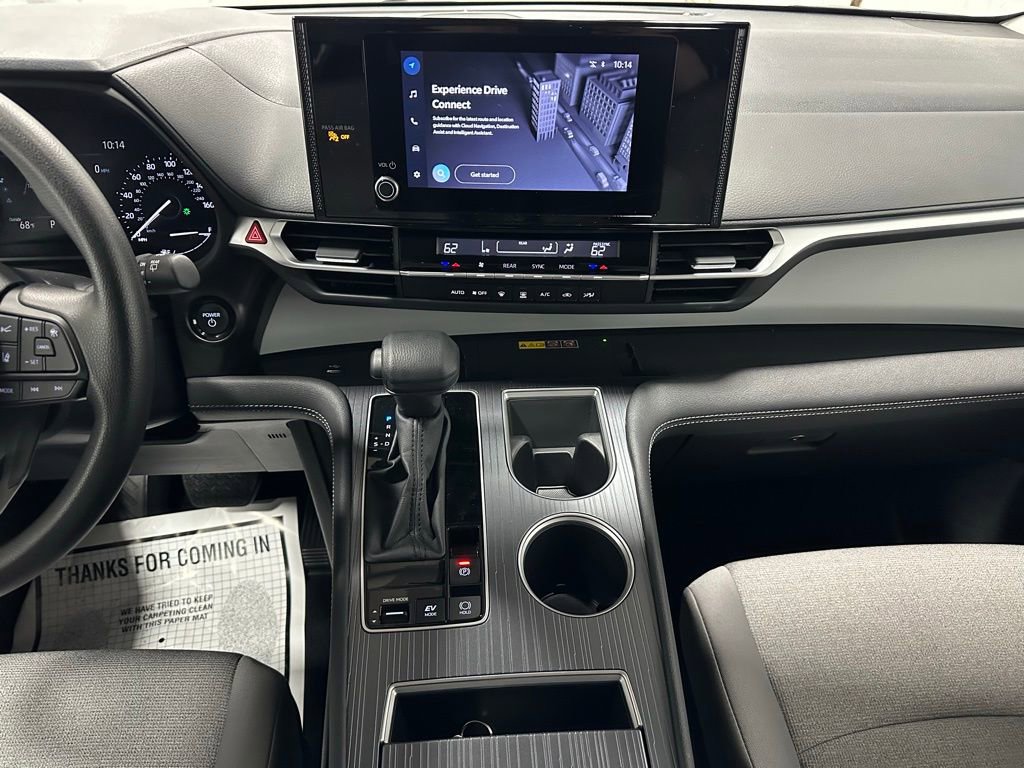 Used 2025 Toyota Sienna LE image 24