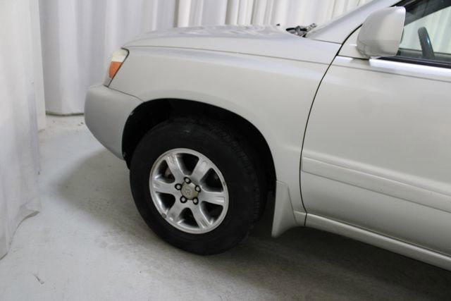 Used 2005 Toyota Highlander 4WD V6 w/ 3rd Row image 31