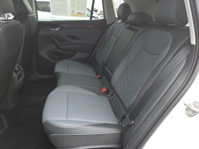 Used 2026 Volkswagen Tiguan SE AWD/4WD image 13