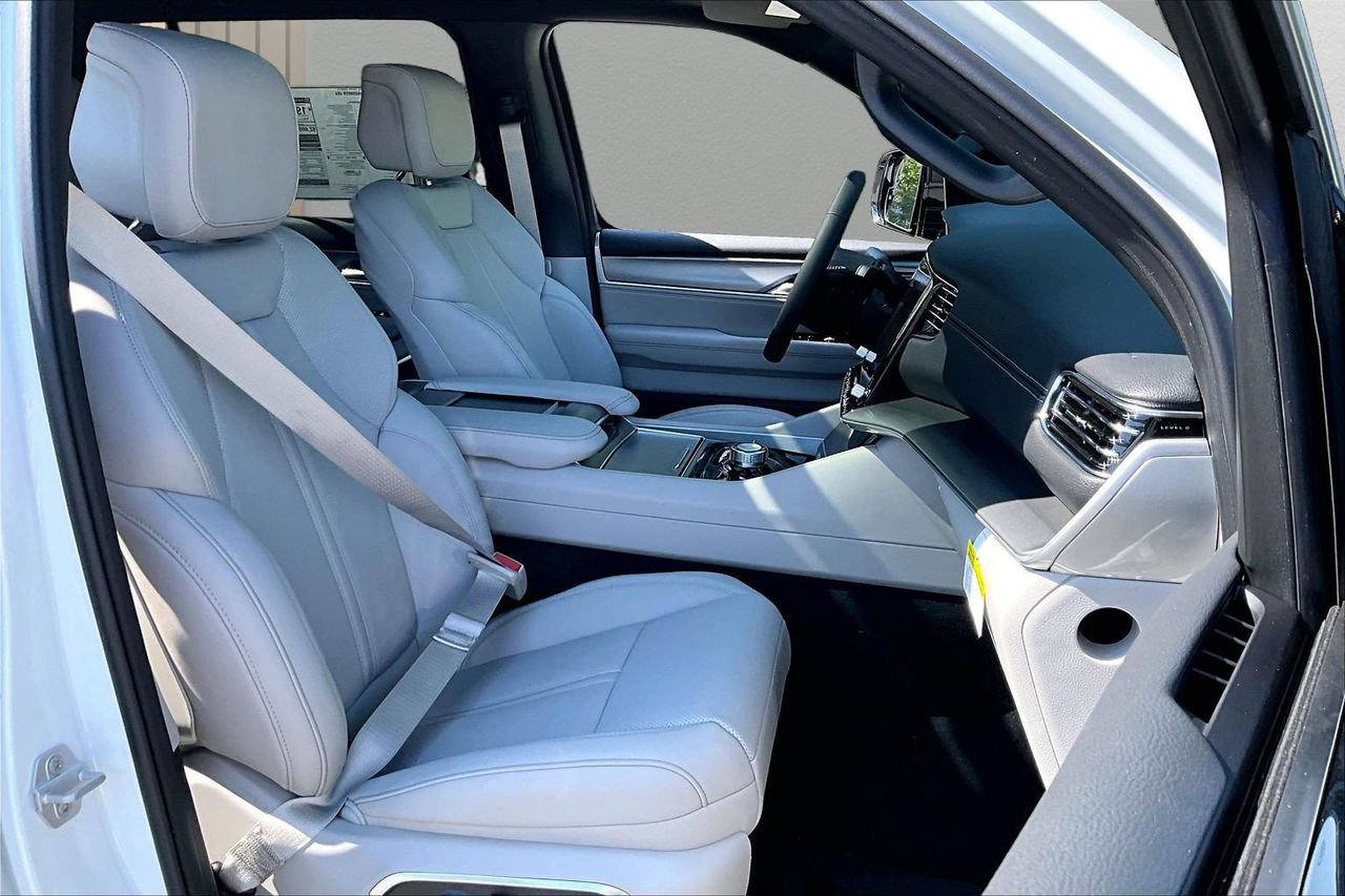 New 2026 Jeep Grand Wagoneer 4WD image 24