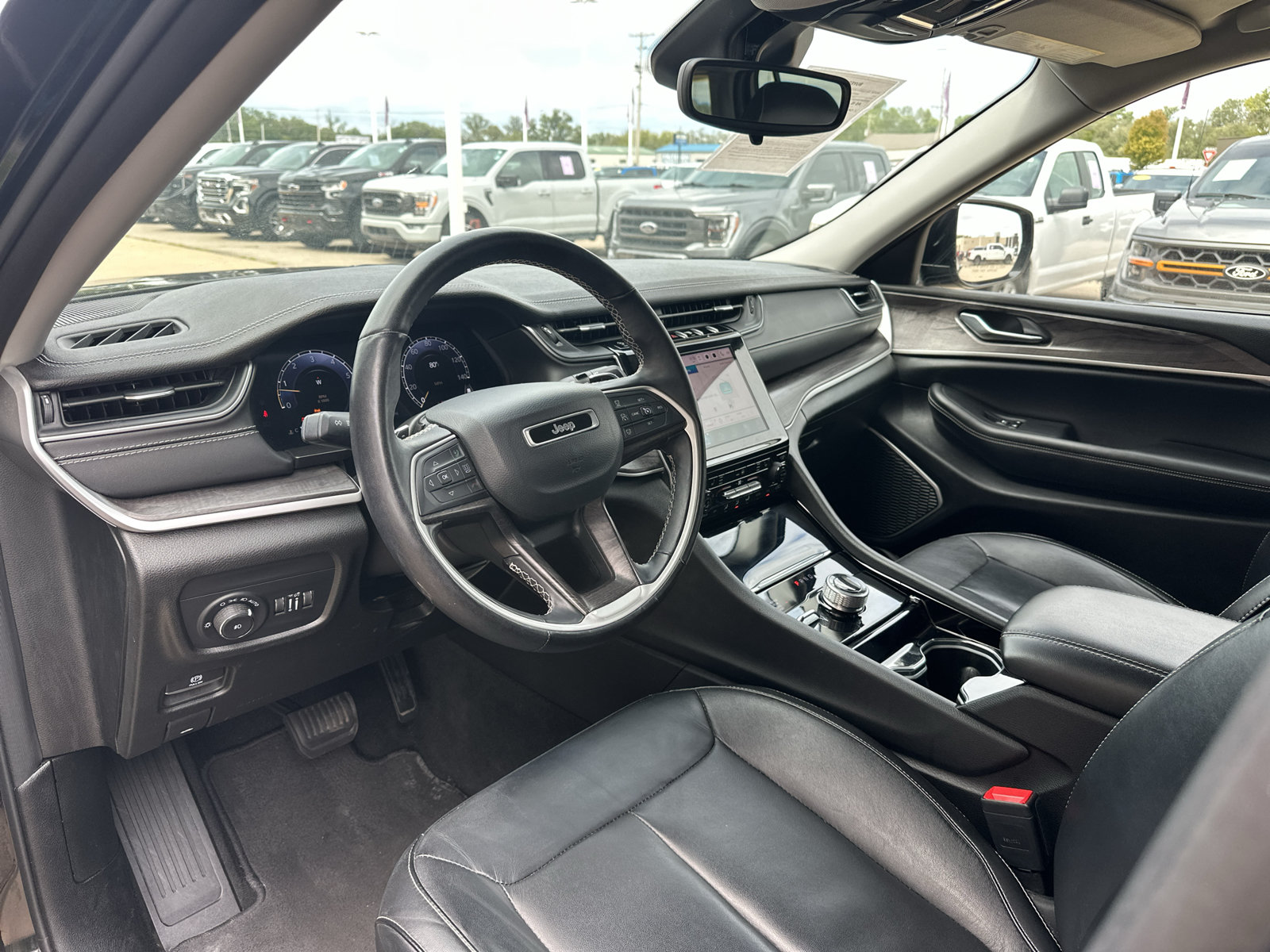 Used 2022 Jeep Grand Cherokee L Limited AWD/4WD image 2