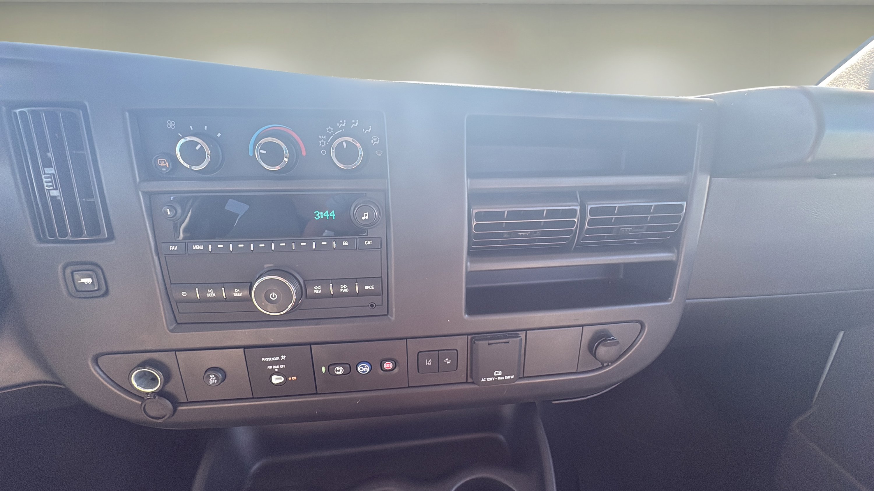 Used 2024 Chevrolet Express 3500 LT w/ LT Preferred Equipment Group RWD image 12