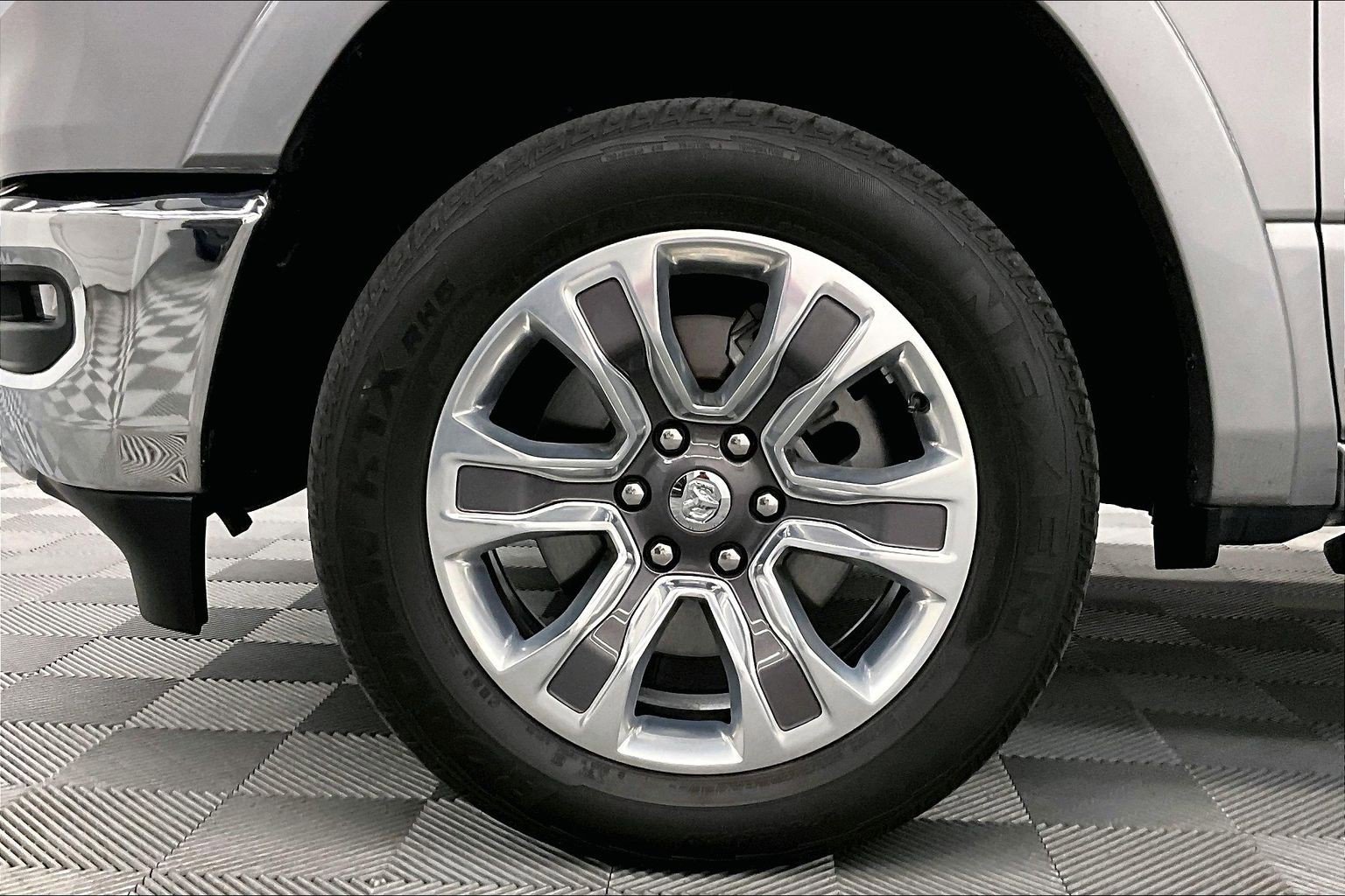 Used 2024 RAM 1500 Limited AWD/4WD image 10