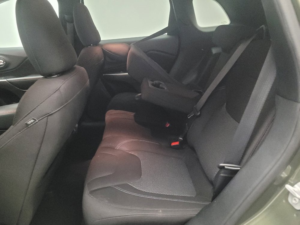 Used 2020 Jeep Cherokee Latitude AWD/4WD image 18