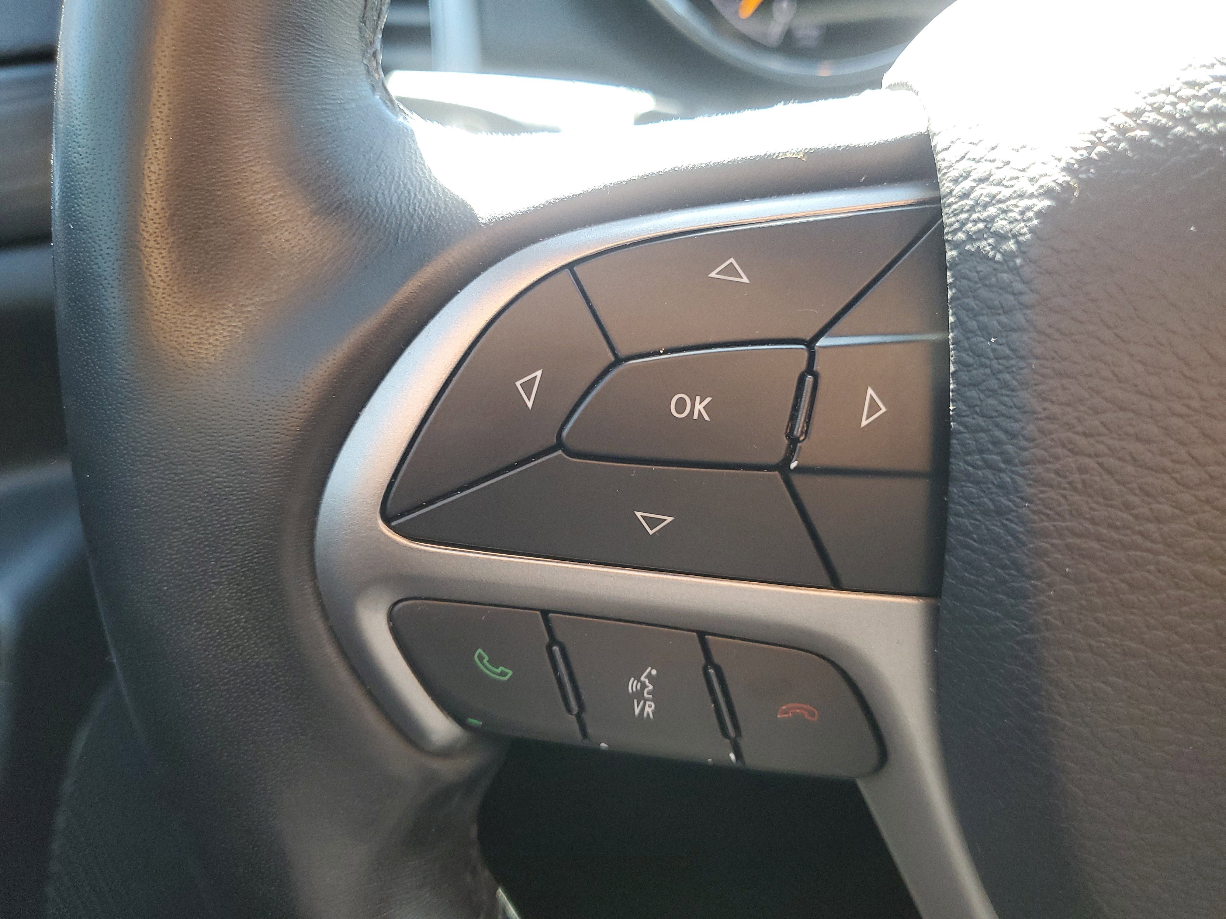 Used 2020 Jeep Grand Cherokee Altitude image 15