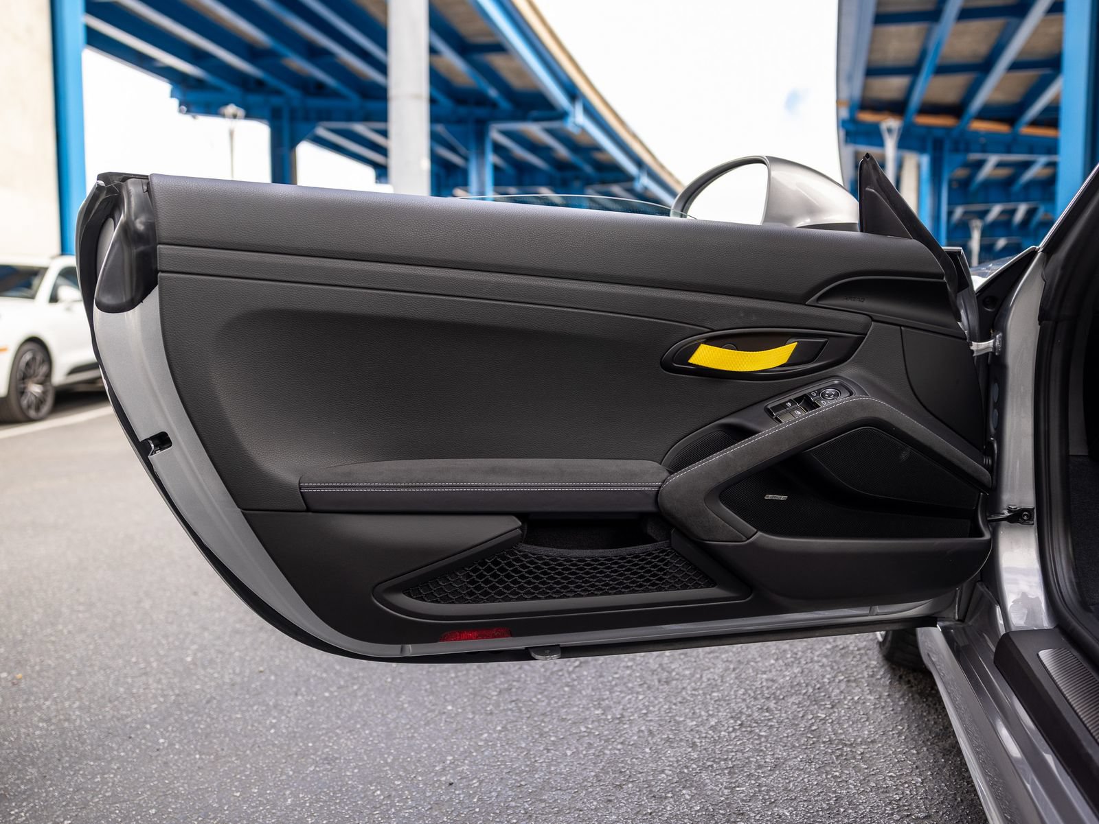 Certified 2025 Porsche 718 Boxster Spyder RS RWD image 37