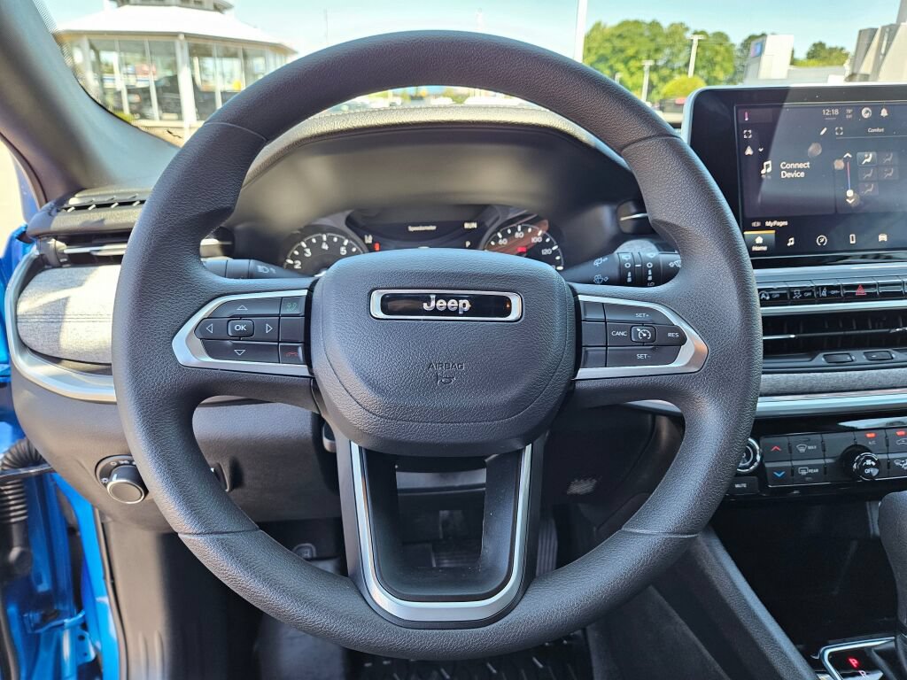 Used 2025 Jeep Compass Sport AWD/4WD image 21