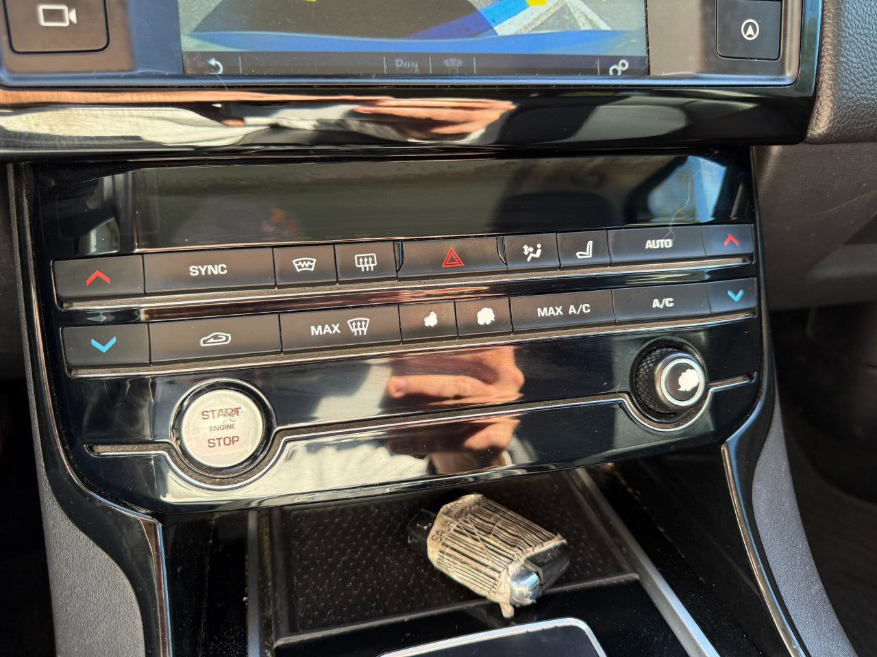 Used 2017 Jaguar XE Premium image 38