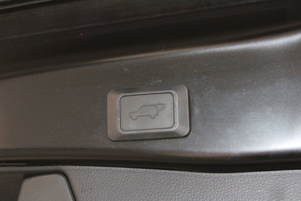 Used 2023 Toyota RAV4 XLE w/ Convenience Package image 16