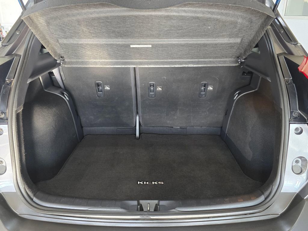 Used 2018 Nissan Kicks SR w/ Premium Package image 27