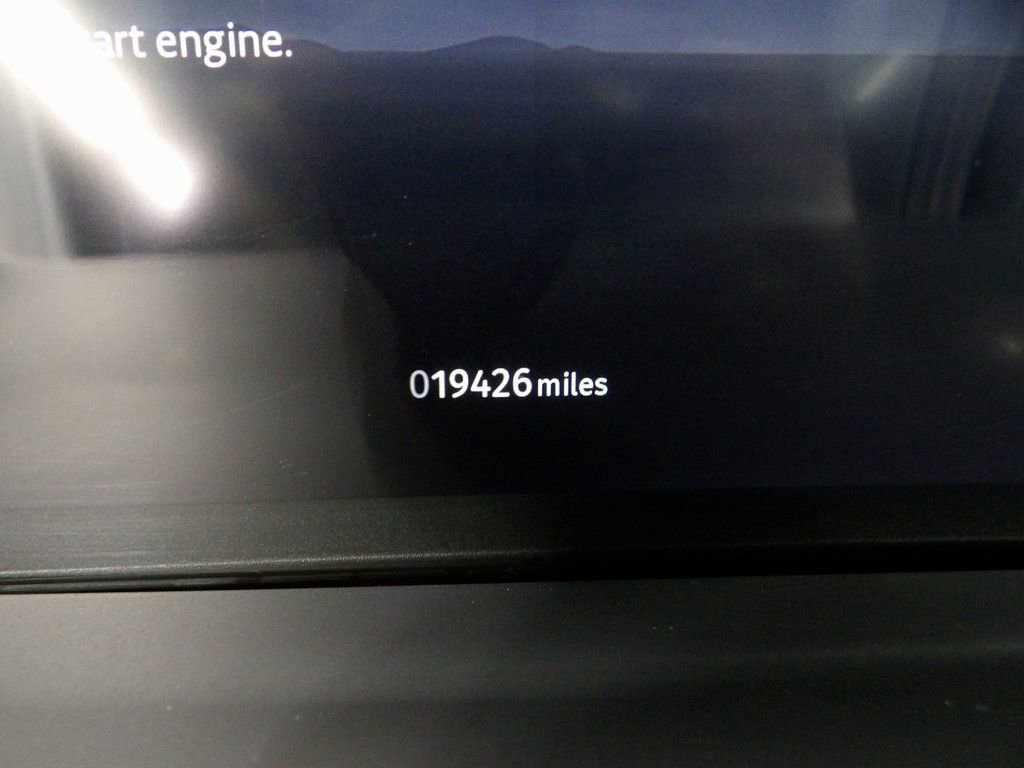 Used 2024 Land Rover Discovery Dynamic SE image 15