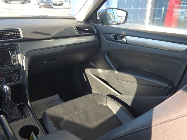 Used 2015 Volkswagen Passat 1.8T Limited Edition image 8