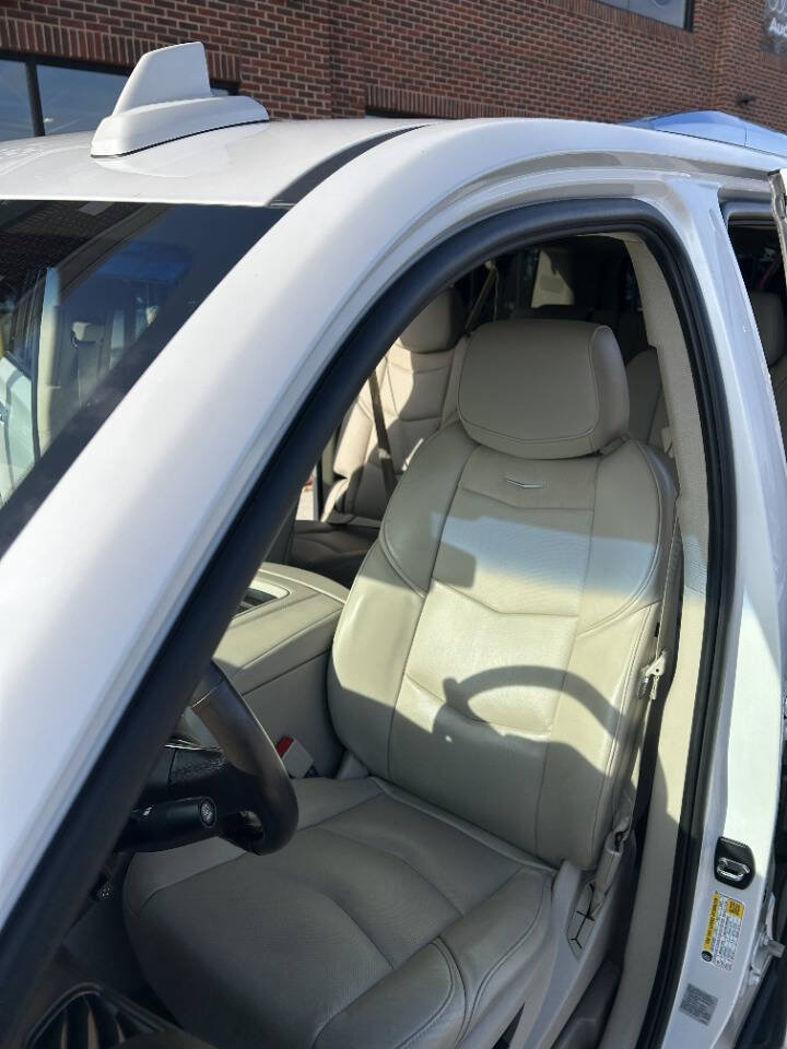 Used 2016 Cadillac Escalade ESV Luxury image 24