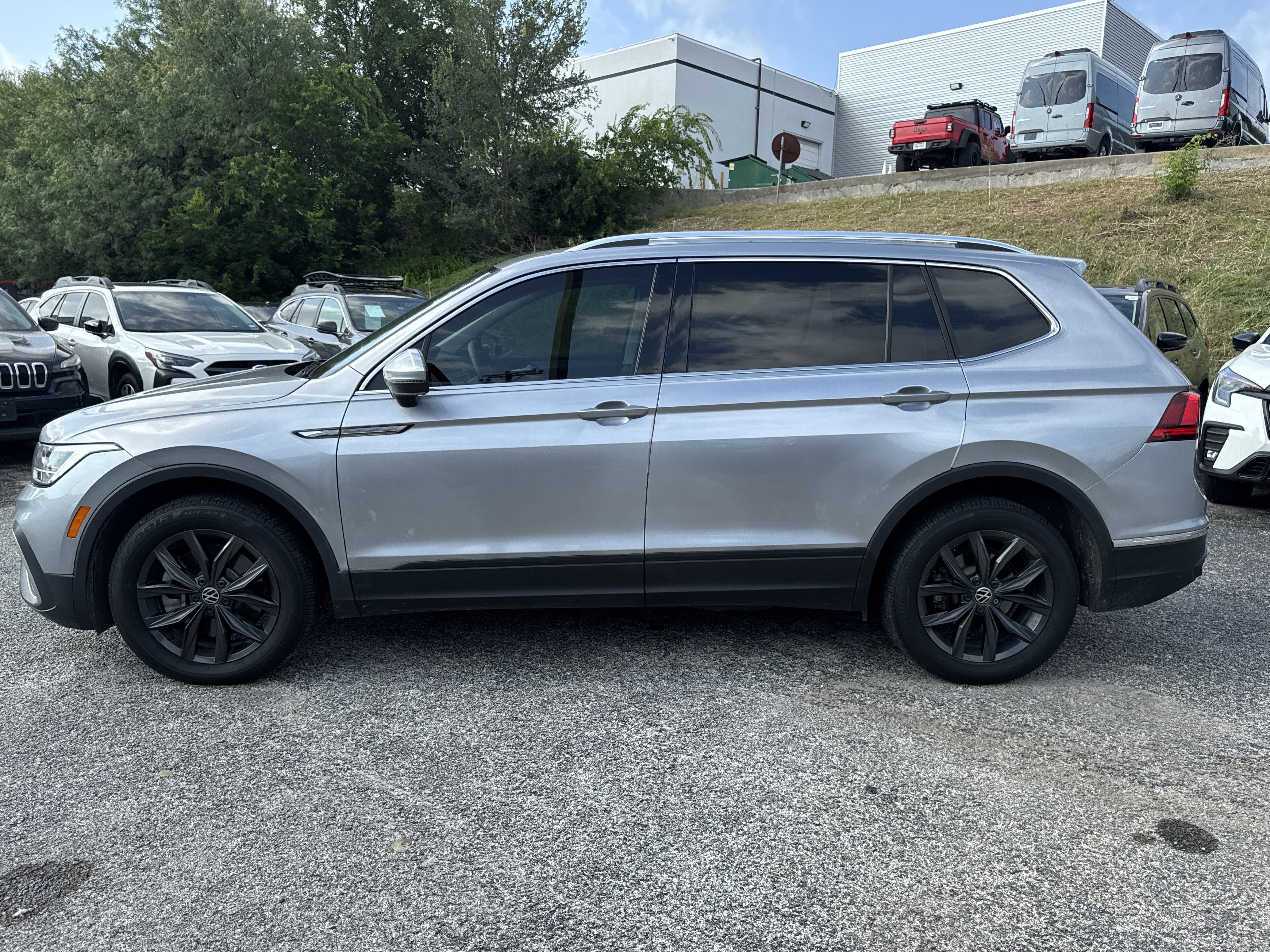 Used 2024 Volkswagen Tiguan SE FWD image 6