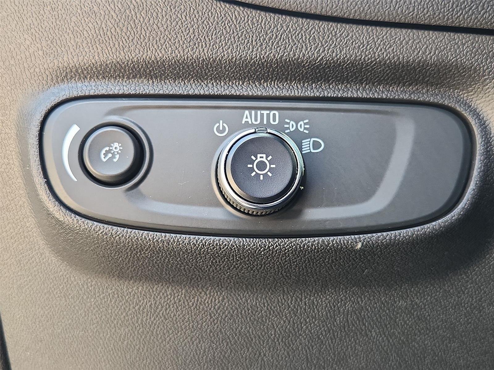 Used 2023 Chevrolet Equinox LS w/ LS Convenience Package FWD image 17