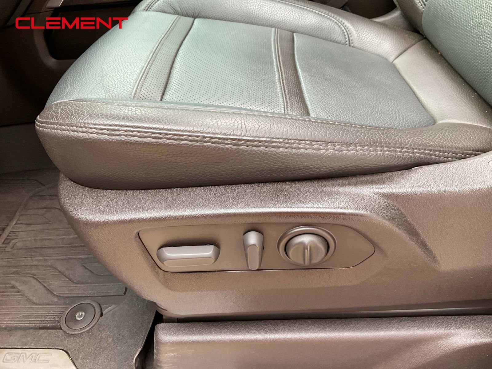 Used 2023 GMC Sierra 2500 Denali w/ Denali Ultimate Package image 24