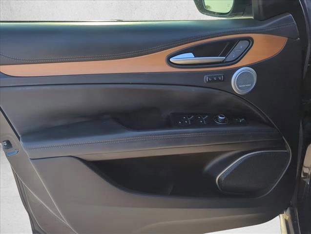 Used 2019 Alfa Romeo Stelvio Ti Lusso w/ Quick Order Package 22X Lusso image 10