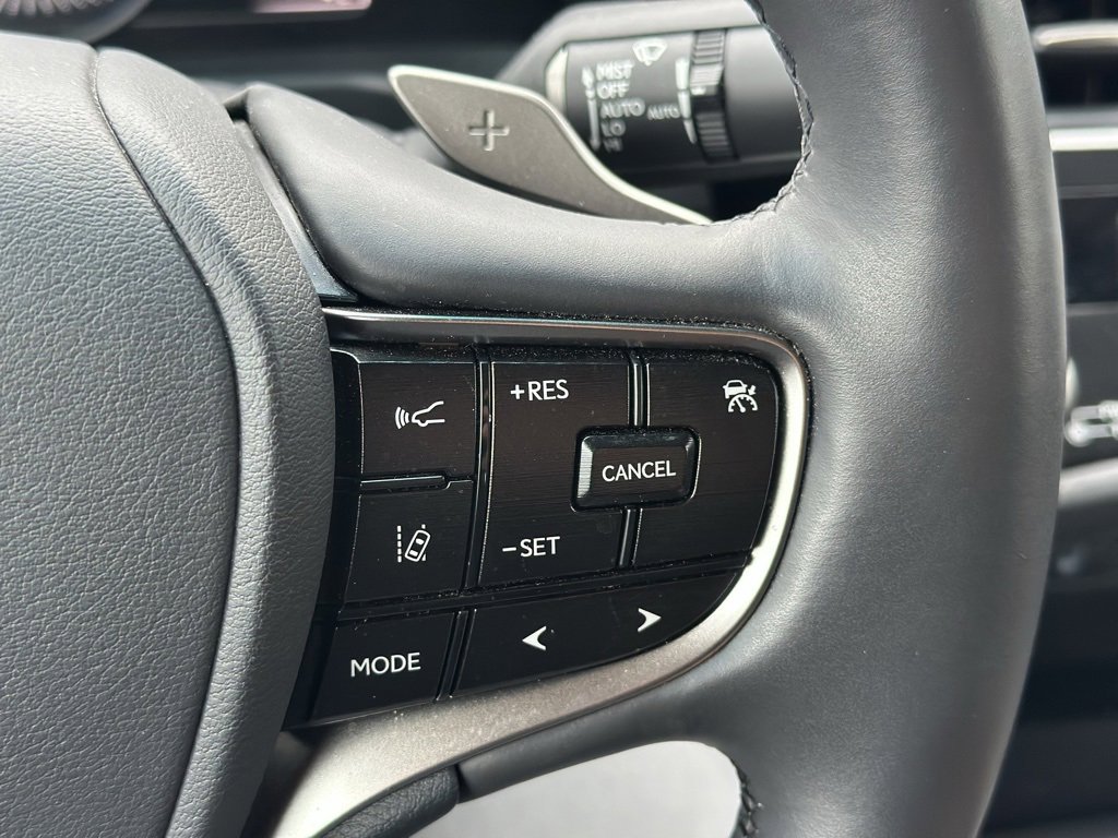 Certified 2023 Lexus ES 300h w/ Premium Package image 16