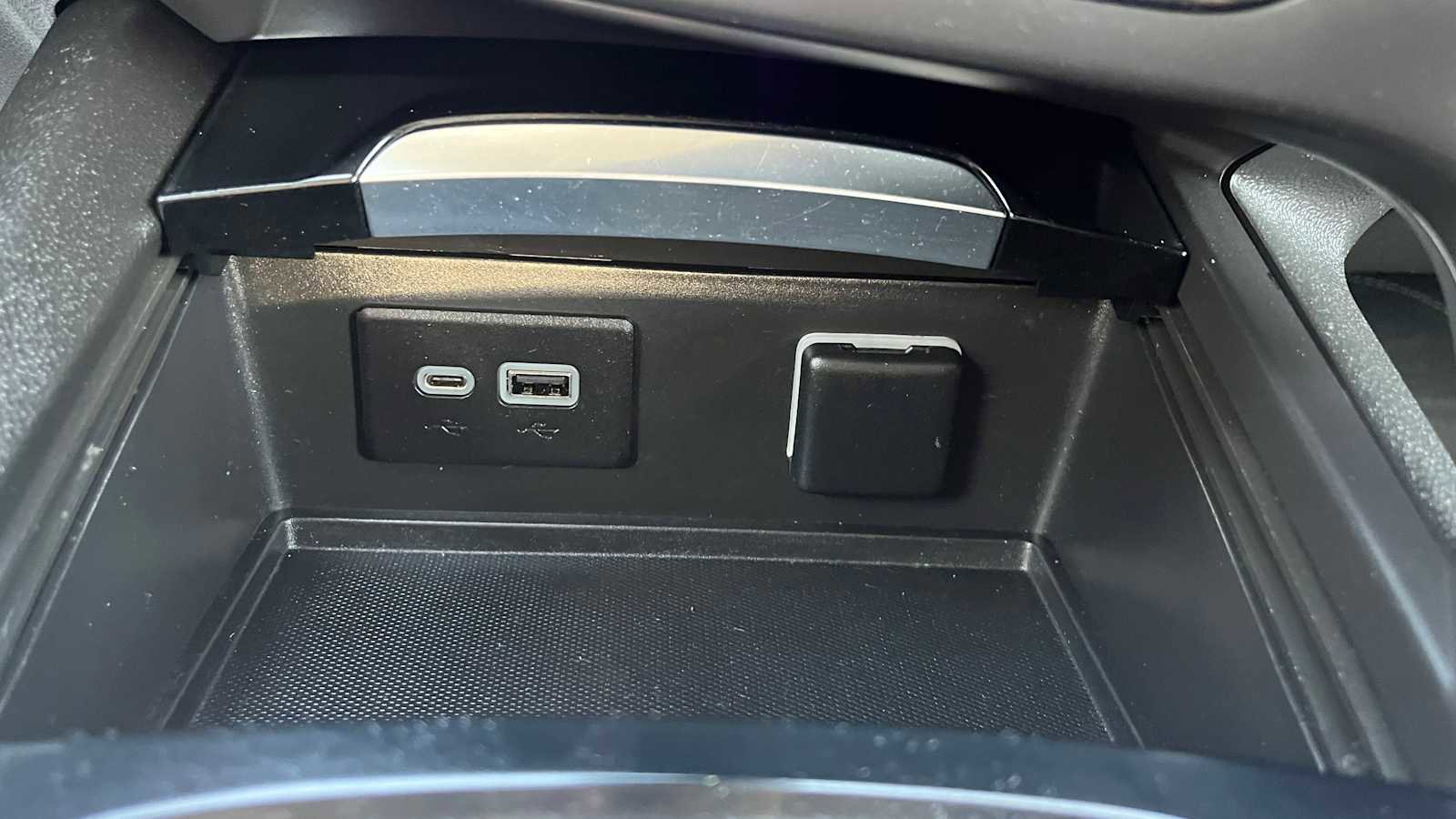 Used 2022 Buick Envision Essence w/ Safety Package image 23