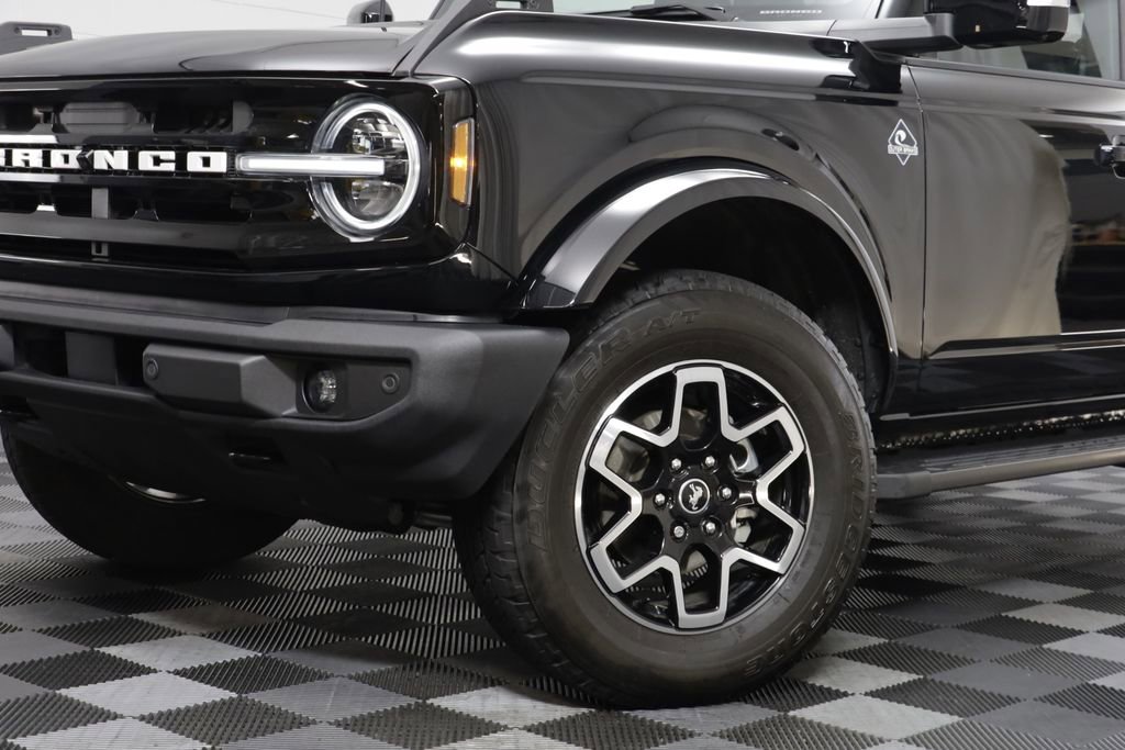 Used 2023 Ford Bronco Outer Banks AWD/4WD image 3