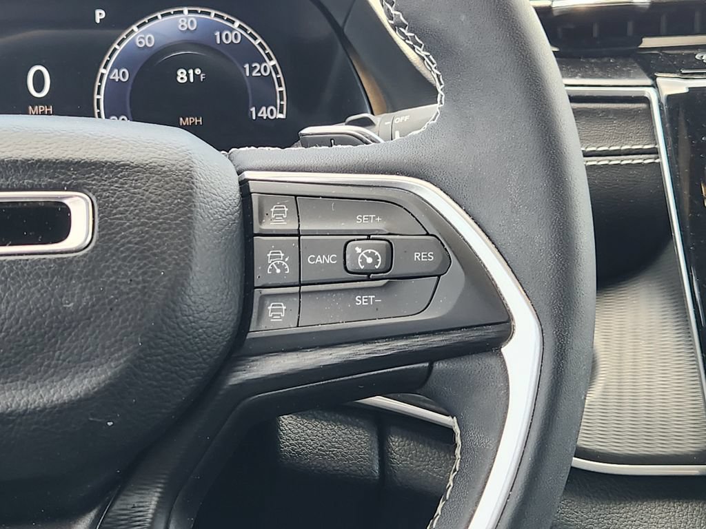 Used 2023 Jeep Grand Cherokee Altitude RWD image 28