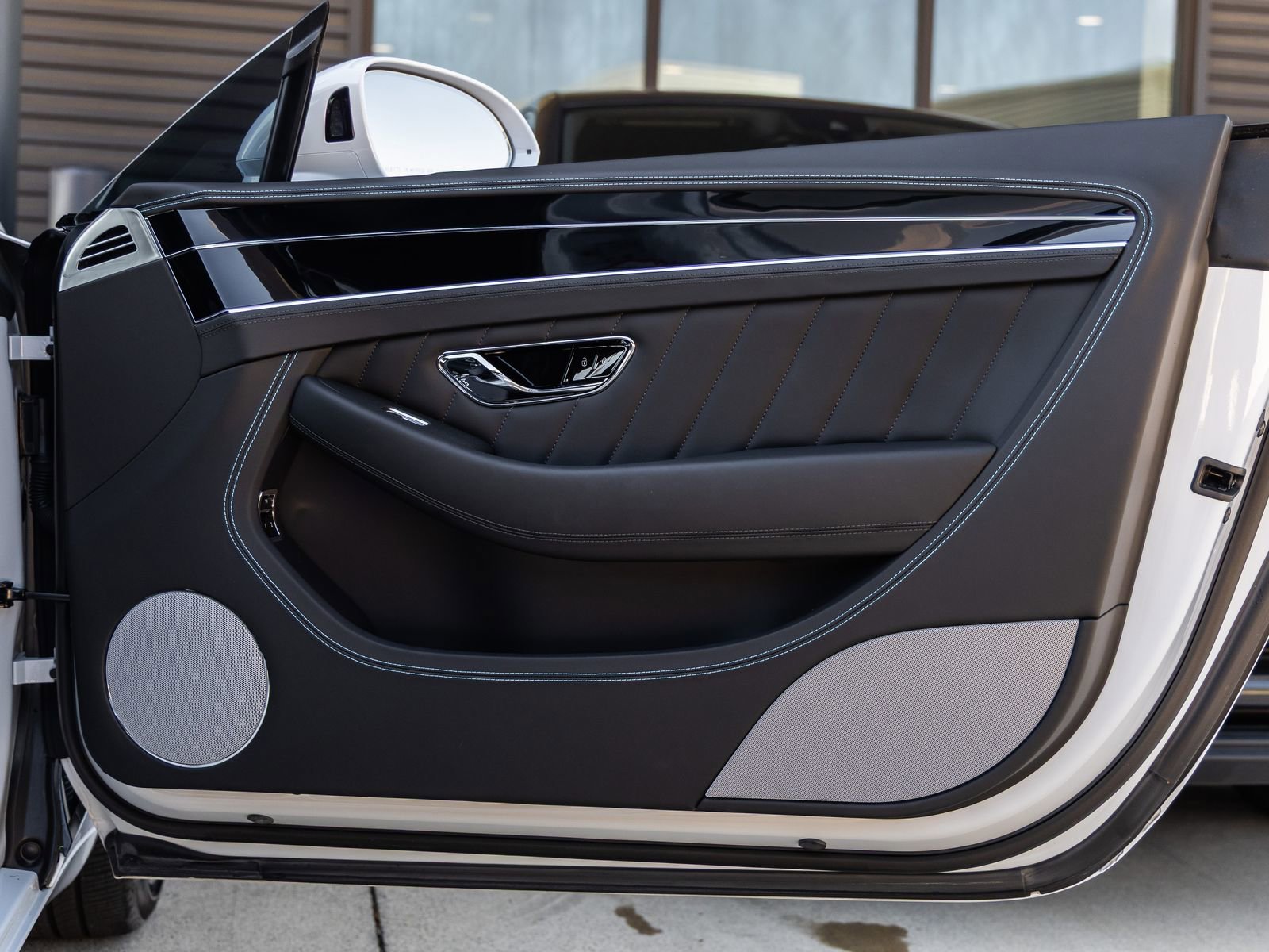 Used 2024 Bentley Continental GT image 42