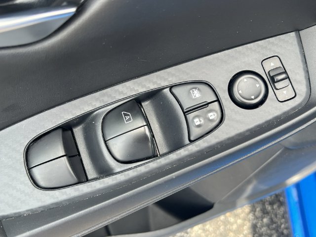 Used 2025 Nissan Sentra SV FWD image 31