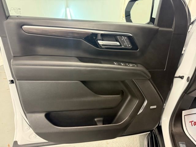 Used 2025 Chevrolet Suburban LT w/ Comfort Package image 14