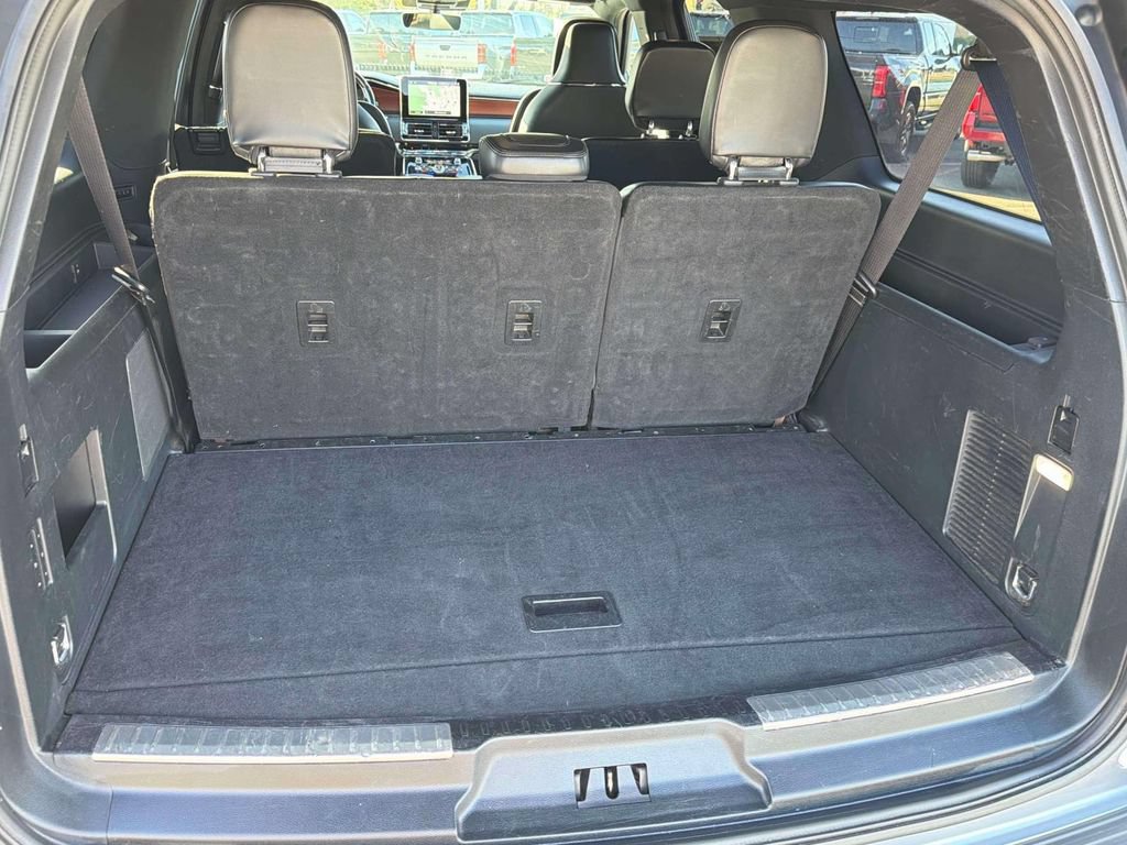 Used 2021 Lincoln Navigator L Reserve RWD image 7