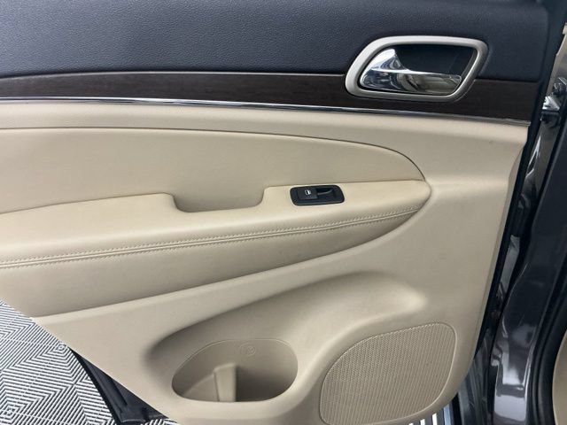 Used 2017 Jeep Grand Cherokee Limited AWD/4WD image 9