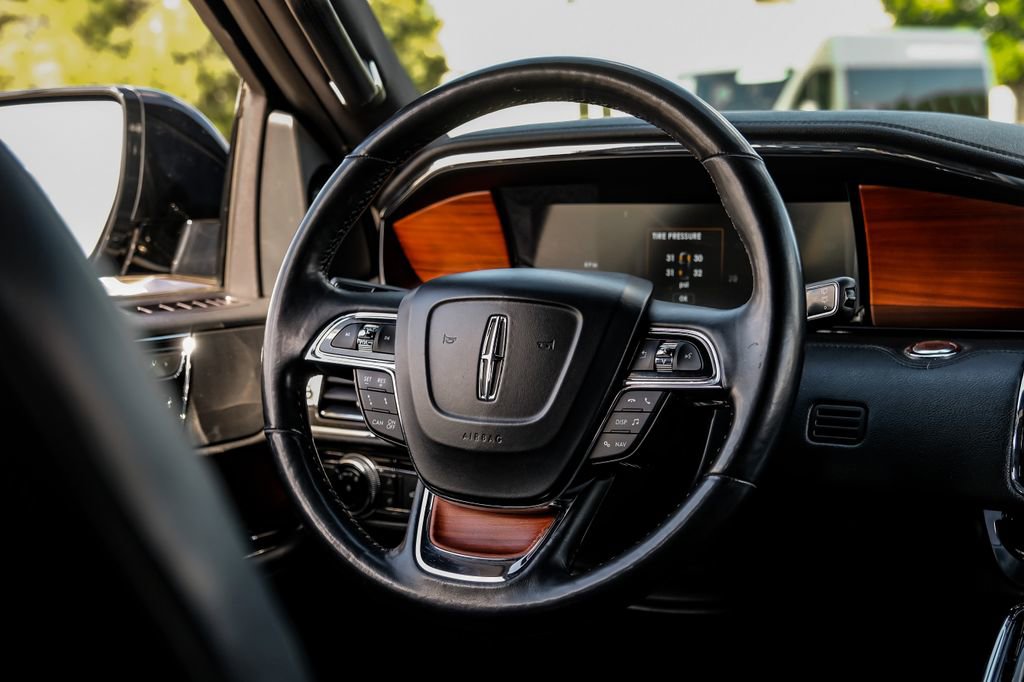 Used 2020 Lincoln Navigator Reserve image 15