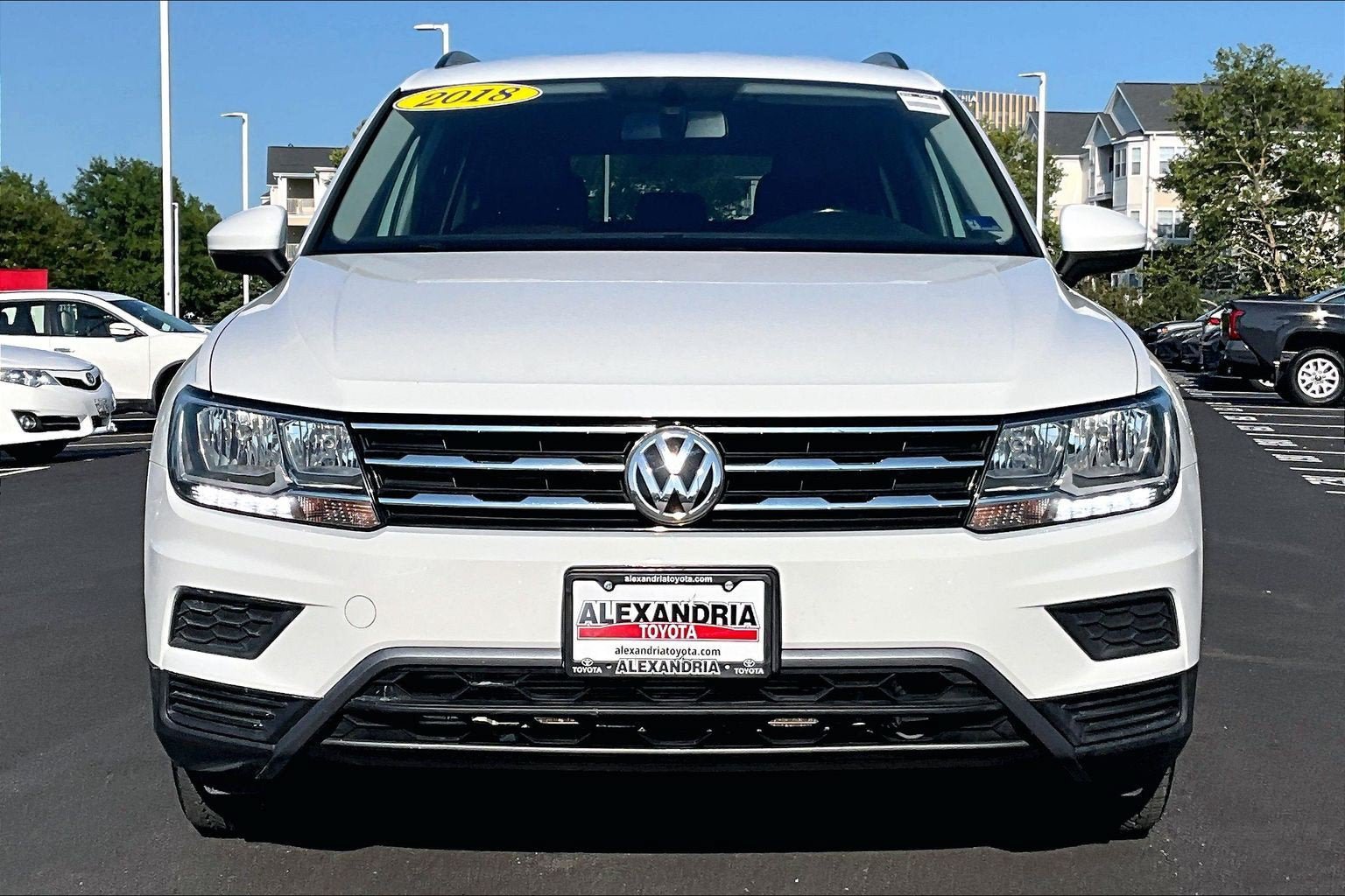 Used 2018 Volkswagen Tiguan SE w/ 3rd Row Seat Package AWD/4WD image 3