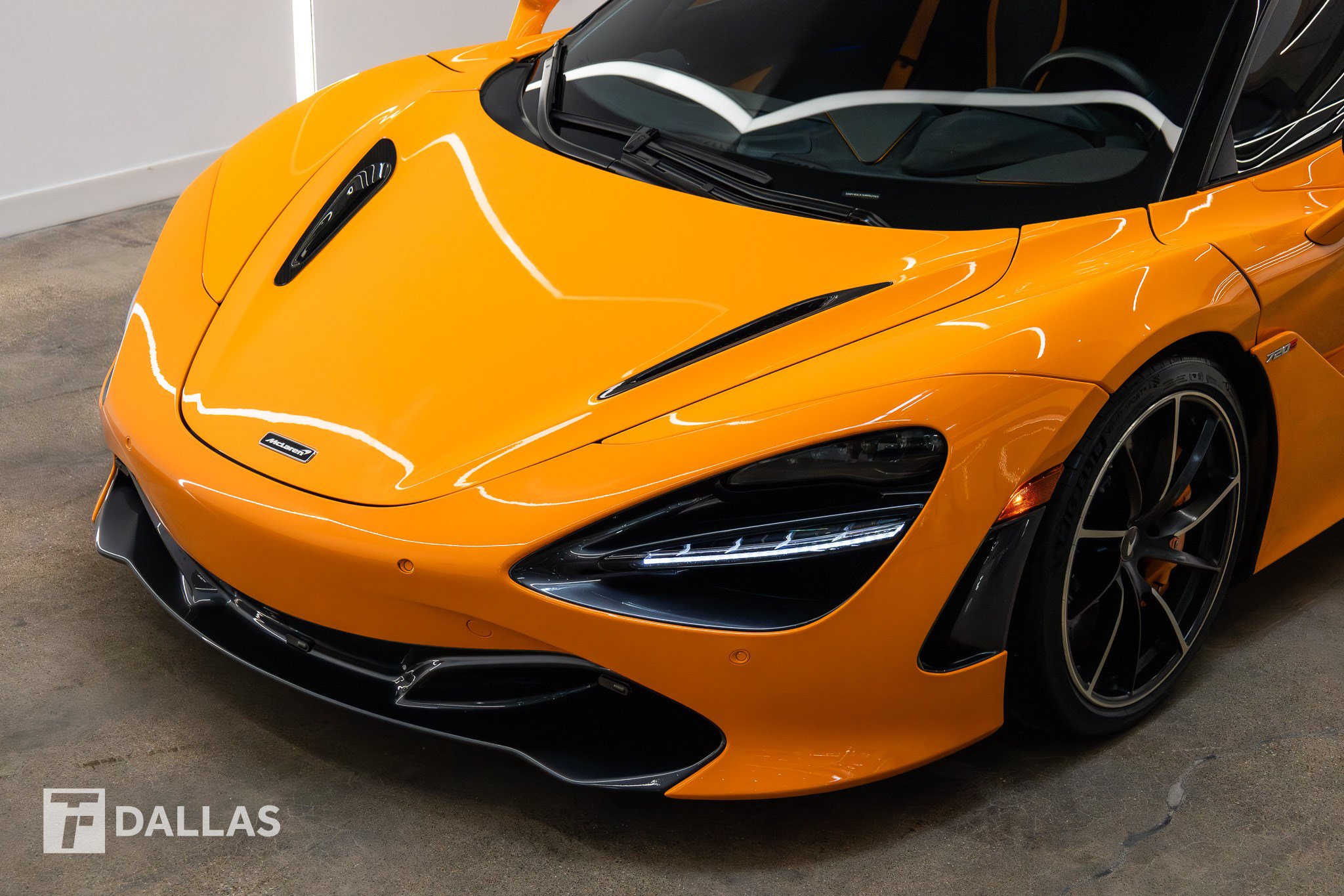 Used 2019 McLaren 720S RWD image 2