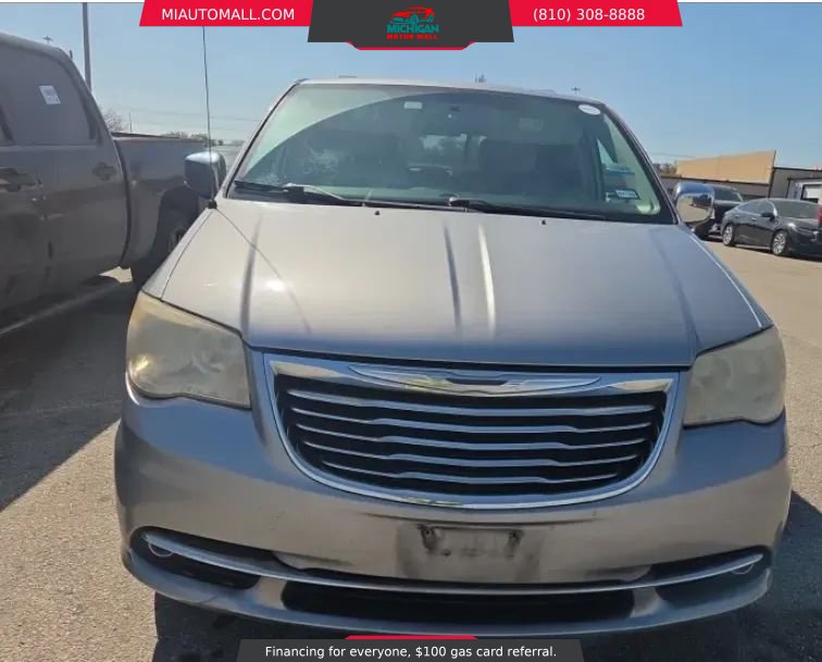 Used 2013 Chrysler Town & Country Touring-L w/ Premium Group image 6