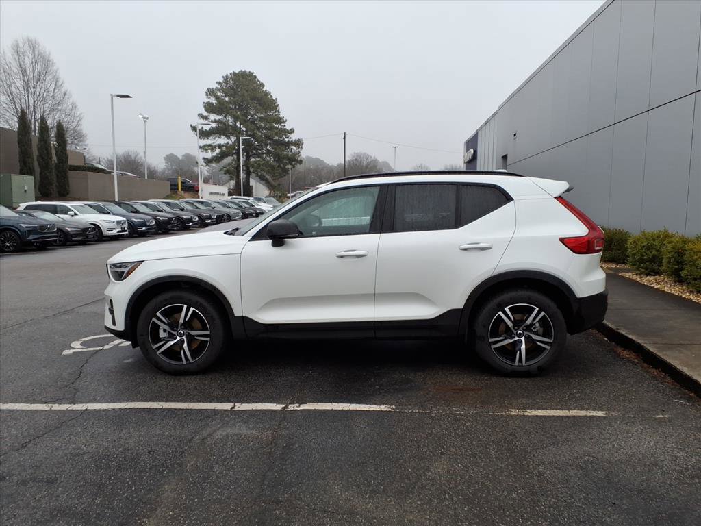 New 2026 Volvo XC40 B4 Core w/ Climate Package FWD image 4