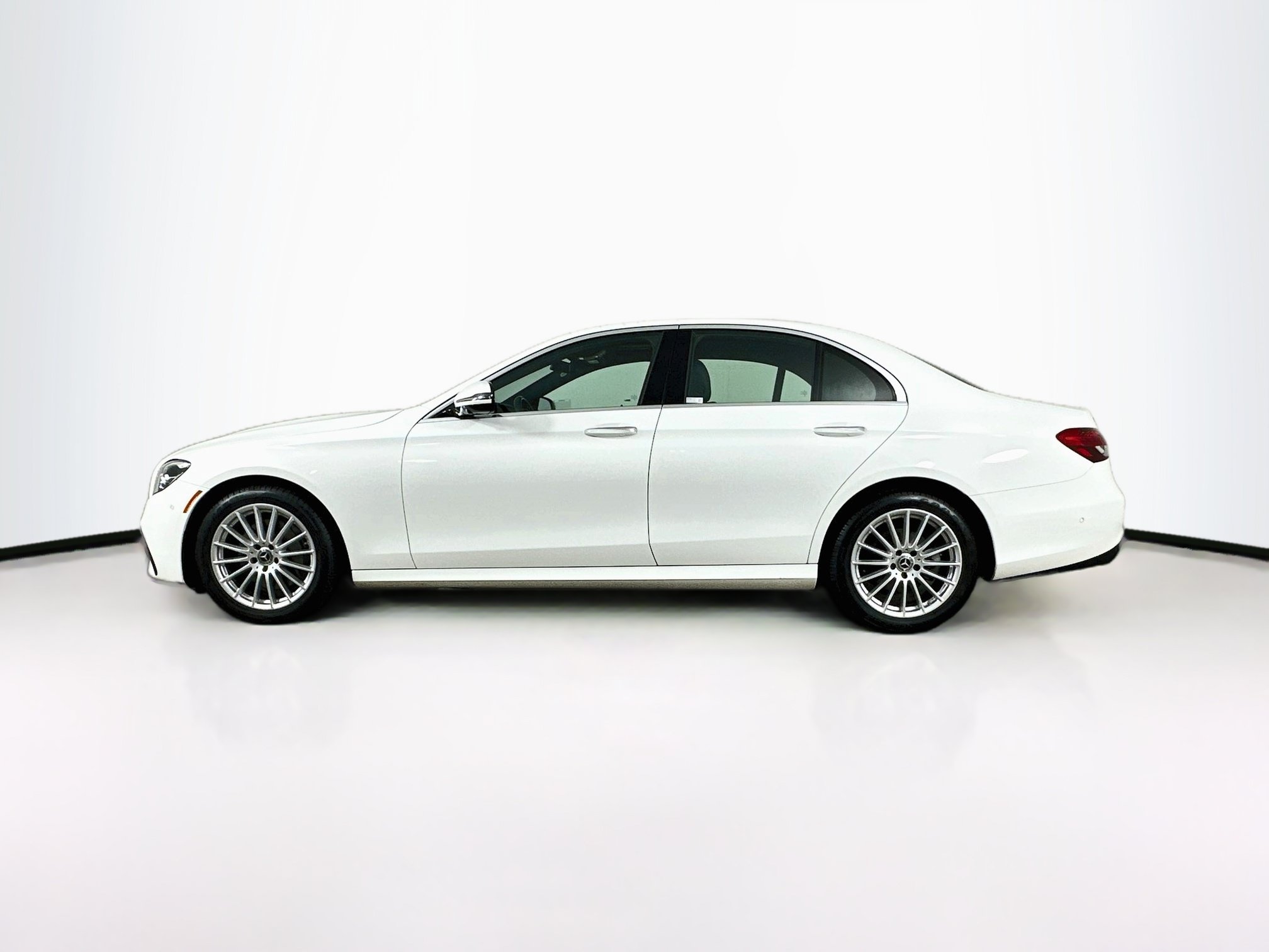 Used 2023 Mercedes-Benz E 350 4MATIC Sedan image 4