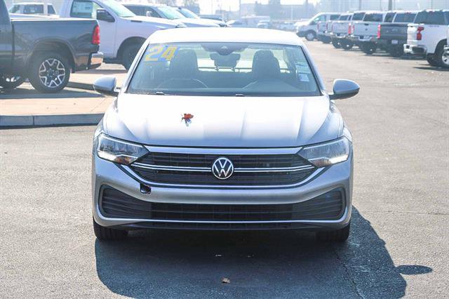 Used 2024 Volkswagen Jetta SE image 6