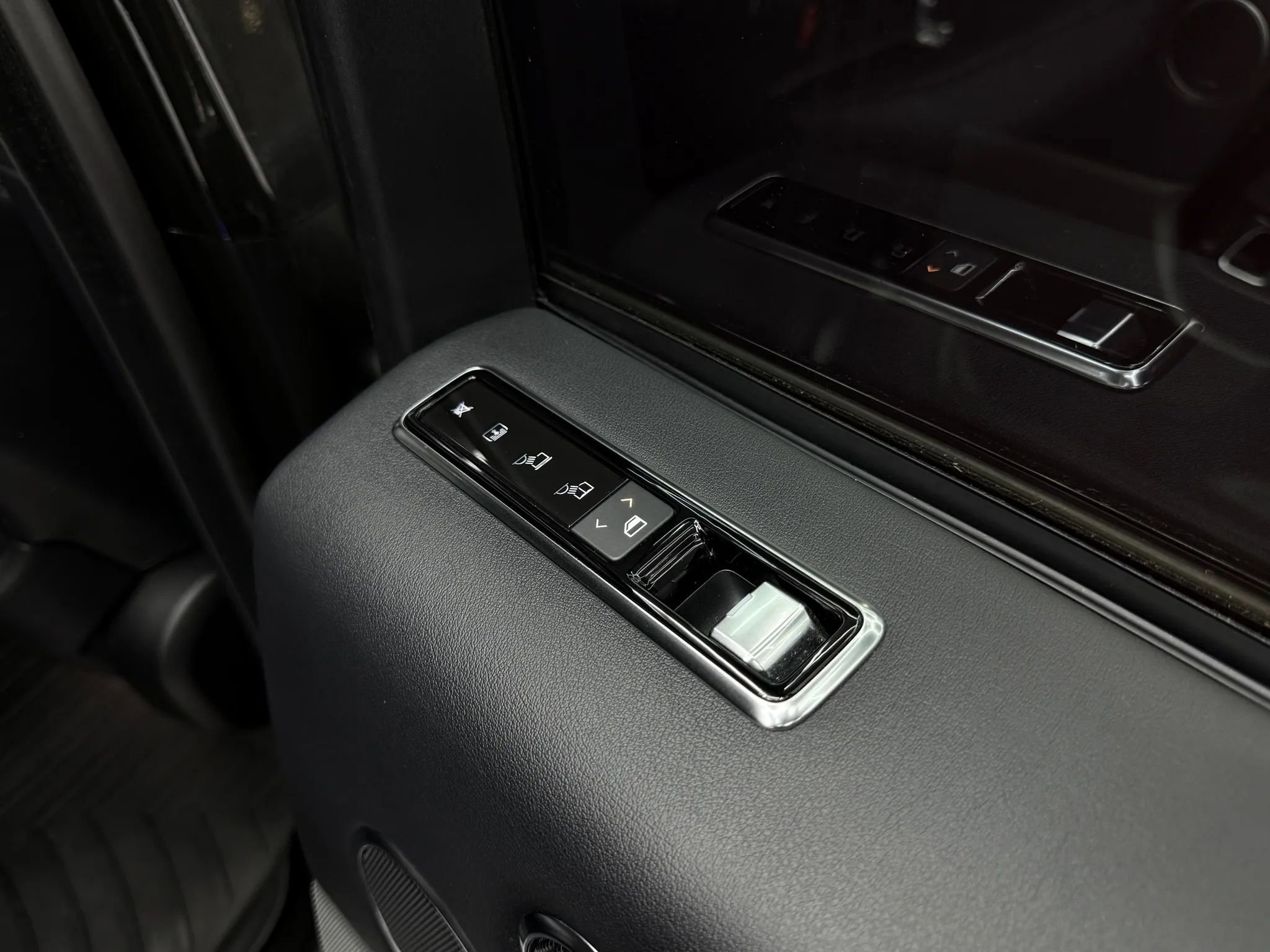 Used 2018 Land Rover Range Rover HSE image 10