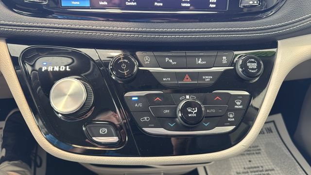 Used 2022 Chrysler Pacifica Touring-L FWD image 15