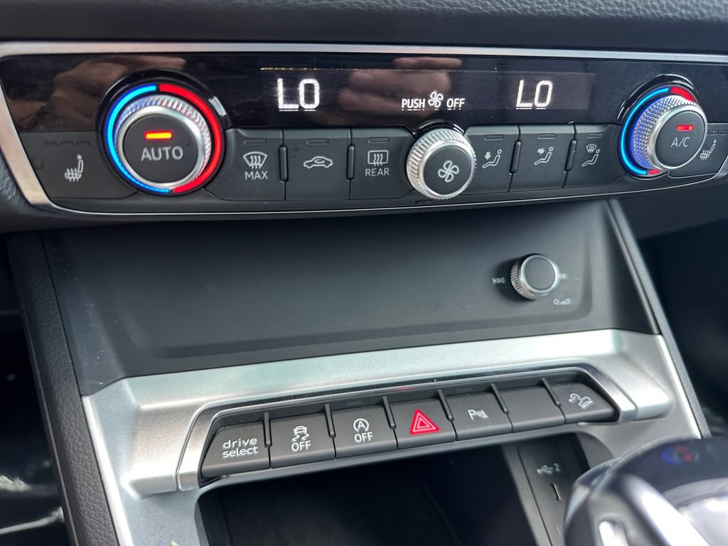 Certified 2025 Audi Q3 2.0T Premium AWD/4WD image 32