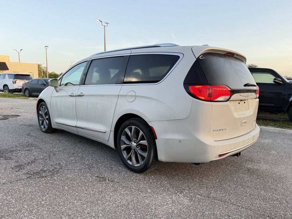 Used 2017 Chrysler Pacifica Limited FWD image 7
