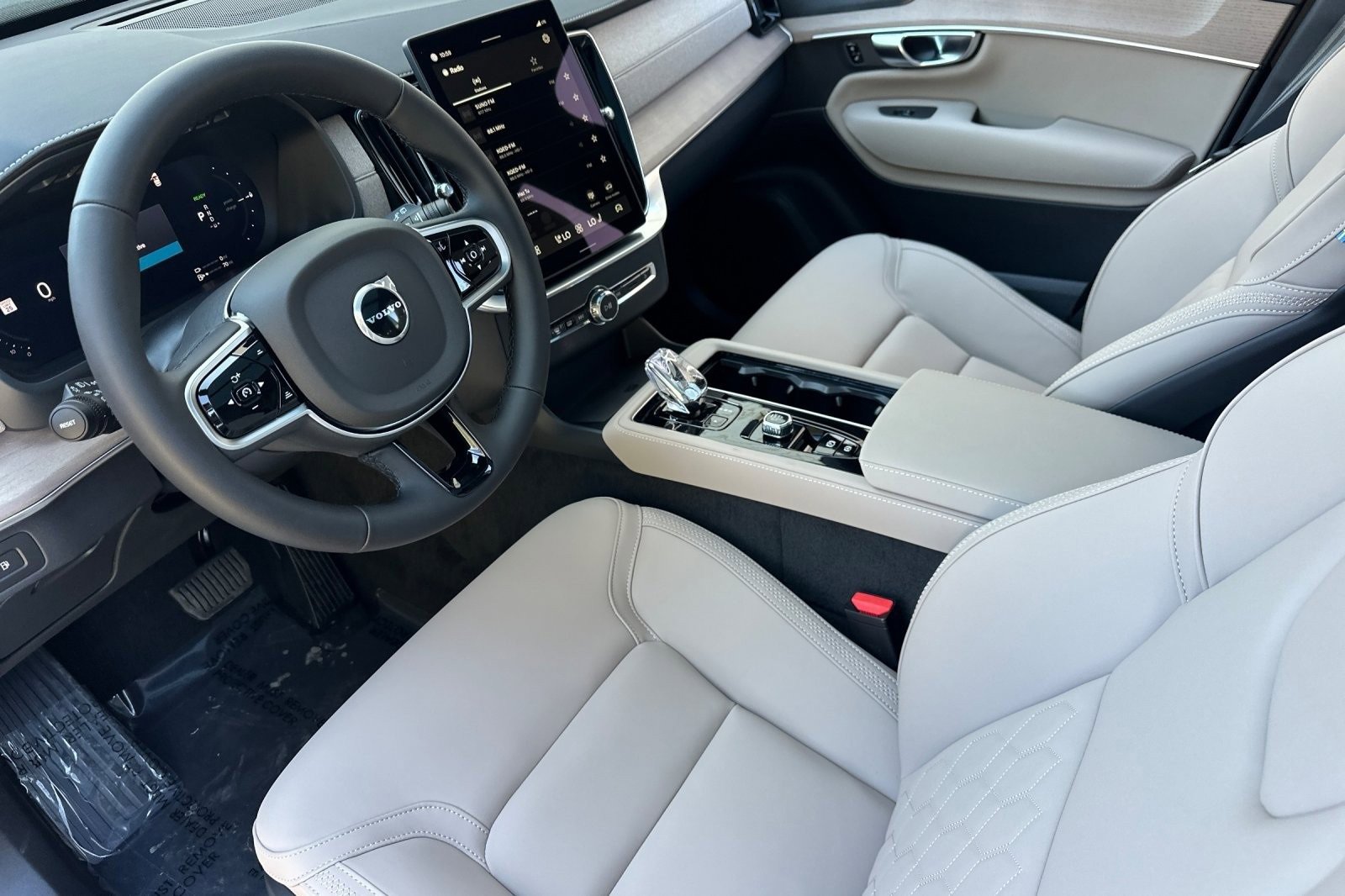 New 2026 Volvo XC90 T8 Plus image 13
