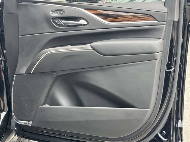 Used 2024 Cadillac Escalade ESV Premium Luxury AWD/4WD image 29