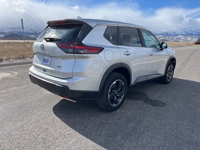 Used 2025 Nissan Rogue SV image 3