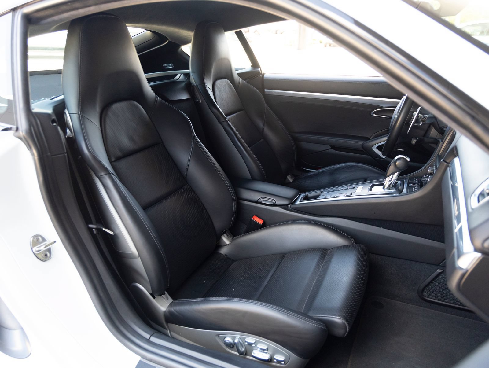 Certified 2015 Porsche Cayman GTS RWD image 31