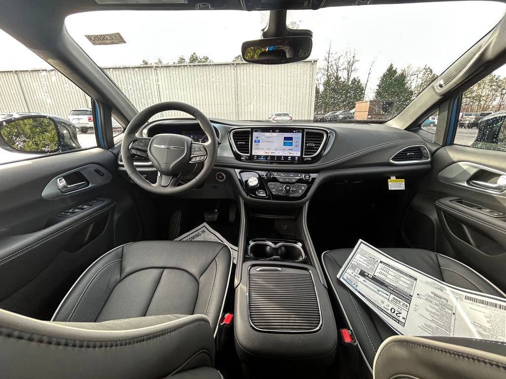 New 2026 Chrysler Pacifica Limited w/ S Appearance Package image 13